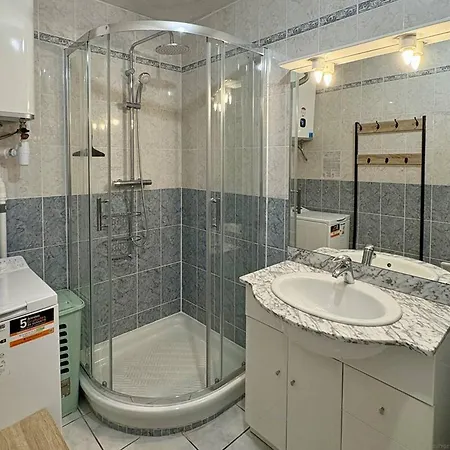 Appartement T2 Avec Parking, Wifi, Proche - Fr-1-529-195